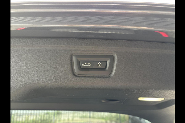 BMW 3 Serie Touring 330e High Executive M Sport Pakket Automaat / Panoramadak / Live Cockpit Professional / Stoelverwarming / Laser Light / 20" / M Performance Pack / Head-Up Display / Shadow Line / Extra Getint Glas