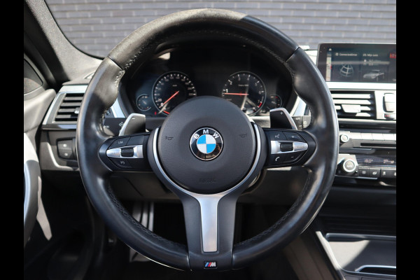 BMW 3 Serie Touring 320i High Executive M Sport Pakket Automaat / Panoramadak / Navigatie Professional / Leder / 19 Inch / Shadow Line / LED / Stoelverwarming / Lichtpakket / Achteruitrijcamera / Extra Getint Glas