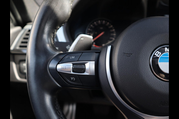 BMW 3 Serie Touring 320i High Executive M Sport Pakket Automaat / Panoramadak / Navigatie Professional / Leder / 19 Inch / Shadow Line / LED / Stoelverwarming / Lichtpakket / Achteruitrijcamera / Extra Getint Glas