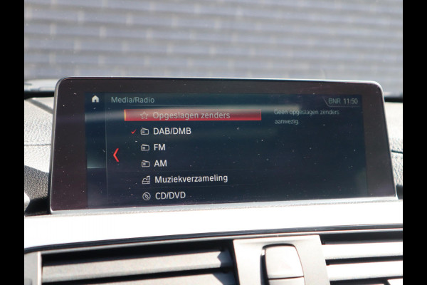 BMW 3 Serie Touring 320i High Executive M Sport Pakket Automaat / Panoramadak / Navigatie Professional / Leder / 19 Inch / Shadow Line / LED / Stoelverwarming / Lichtpakket / Achteruitrijcamera / Extra Getint Glas