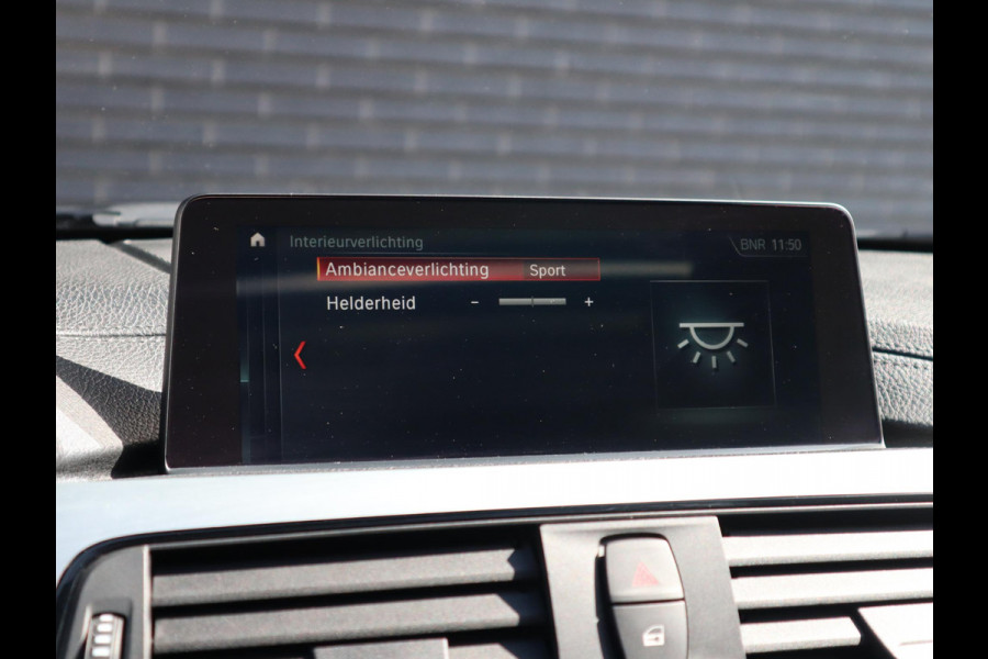 BMW 3 Serie Touring 320i High Executive M Sport Pakket Automaat / Panoramadak / Navigatie Professional / Leder / 19 Inch / Shadow Line / LED / Stoelverwarming / Lichtpakket / Achteruitrijcamera / Extra Getint Glas