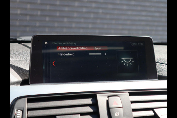 BMW 3 Serie Touring 320i High Executive M Sport Pakket Automaat / Panoramadak / Navigatie Professional / Leder / 19 Inch / Shadow Line / LED / Stoelverwarming / Lichtpakket / Achteruitrijcamera / Extra Getint Glas