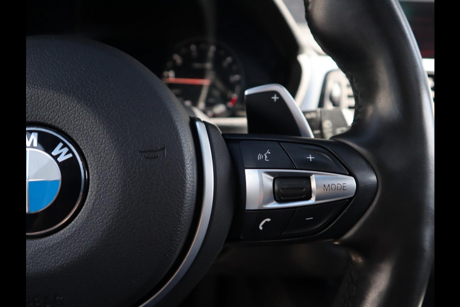 BMW 3 Serie Touring 320i High Executive M Sport Pakket Automaat / Panoramadak / Navigatie Professional / Leder / 19 Inch / Shadow Line / LED / Stoelverwarming / Lichtpakket / Achteruitrijcamera / Extra Getint Glas