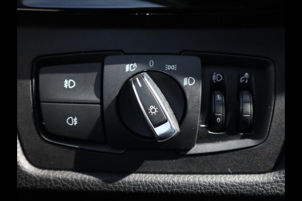 BMW 3 Serie Touring 320i High Executive M Sport Pakket Automaat / Panoramadak / Navigatie Professional / Leder / 19 Inch / Shadow Line / LED / Stoelverwarming / Lichtpakket / Achteruitrijcamera / Extra Getint Glas
