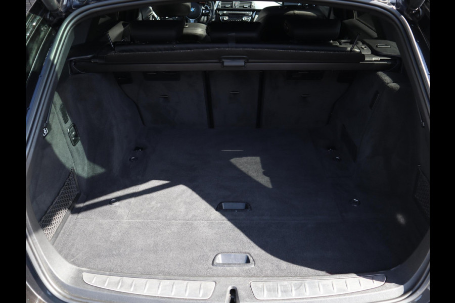 BMW 3 Serie Touring 320i High Executive M Sport Pakket Automaat / Panoramadak / Navigatie Professional / Leder / 19 Inch / Shadow Line / LED / Stoelverwarming / Lichtpakket / Achteruitrijcamera / Extra Getint Glas