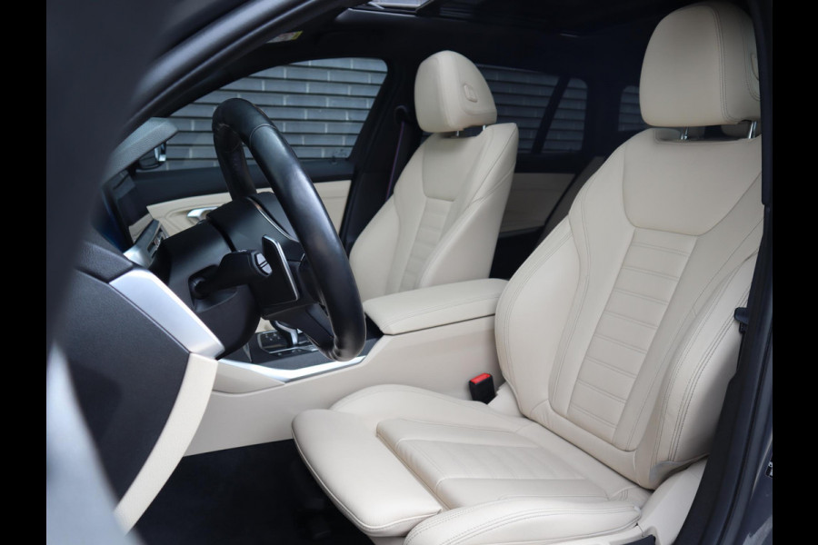 BMW 3 Serie Touring 320i High Executive M Sport Pakket Automaat / Live Cockpit Professional / Panoramadak / Leder / Adaptive Cruise Control / Head-Up Display / Apple CarPlay / 19 Inch / M Sportremsysteem / Shadow Line / LED / Extra Getint Glas / Stoelverwarming