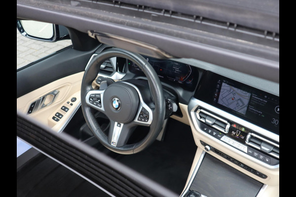 BMW 3 Serie Touring 320i High Executive M Sport Pakket Automaat / Live Cockpit Professional / Panoramadak / Leder / Adaptive Cruise Control / Head-Up Display / Apple CarPlay / 19 Inch / M Sportremsysteem / Shadow Line / LED / Extra Getint Glas / Stoelverwarming