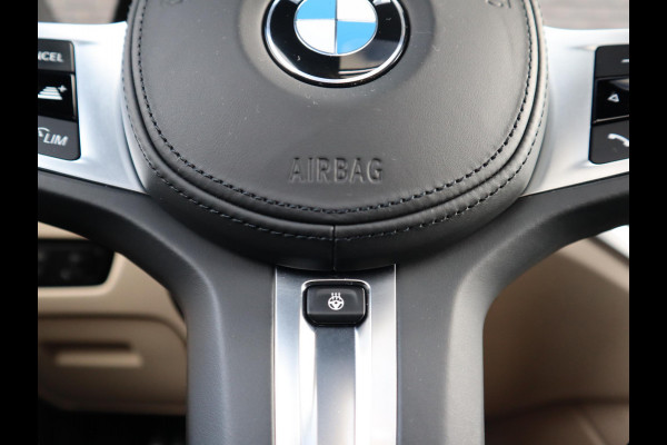 BMW 3 Serie Touring 320i High Executive M Sport Pakket Automaat / Live Cockpit Professional / Panoramadak / Leder / Adaptive Cruise Control / Head-Up Display / Apple CarPlay / 19 Inch / M Sportremsysteem / Shadow Line / LED / Extra Getint Glas / Stoelverwarming