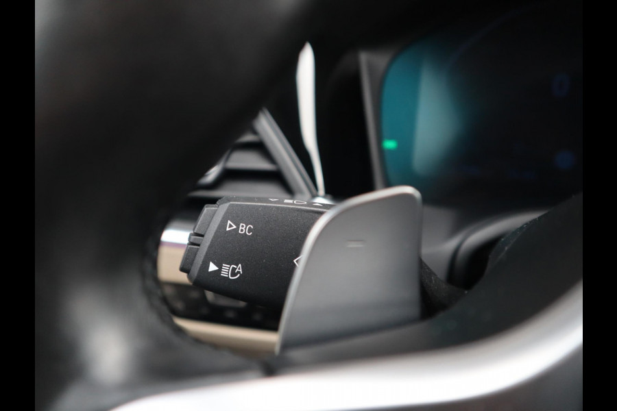 BMW 3 Serie Touring 320i High Executive M Sport Pakket Automaat / Live Cockpit Professional / Panoramadak / Leder / Adaptive Cruise Control / Head-Up Display / Apple CarPlay / 19 Inch / M Sportremsysteem / Shadow Line / LED / Extra Getint Glas / Stoelverwarming