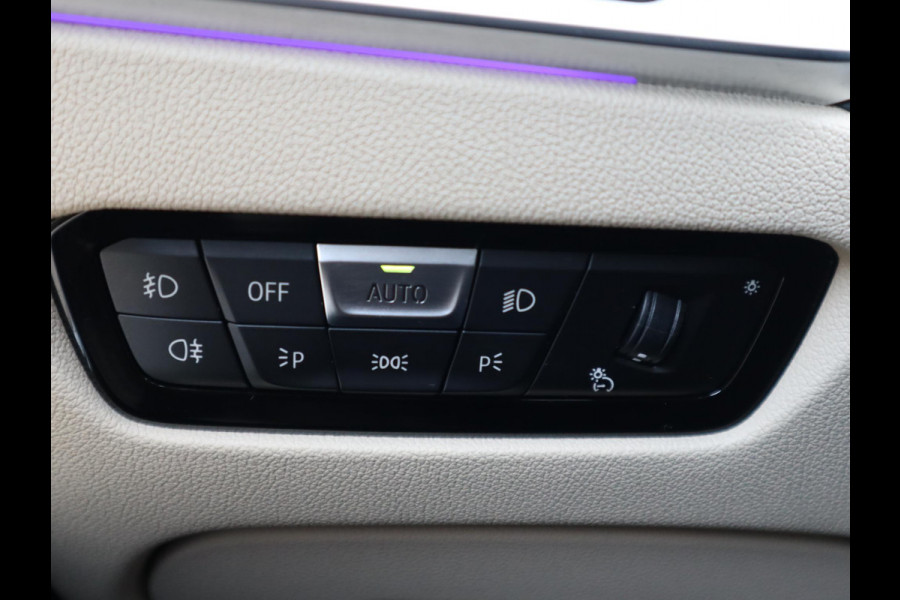 BMW 3 Serie Touring 320i High Executive M Sport Pakket Automaat / Live Cockpit Professional / Panoramadak / Leder / Adaptive Cruise Control / Head-Up Display / Apple CarPlay / 19 Inch / M Sportremsysteem / Shadow Line / LED / Extra Getint Glas / Stoelverwarming