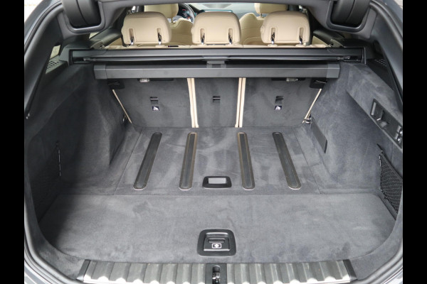 BMW 3 Serie Touring 320i High Executive M Sport Pakket Automaat / Live Cockpit Professional / Panoramadak / Leder / Adaptive Cruise Control / Head-Up Display / Apple CarPlay / 19 Inch / M Sportremsysteem / Shadow Line / LED / Extra Getint Glas / Stoelverwarming