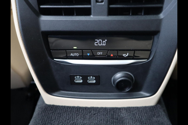 BMW 3 Serie Touring 320i High Executive M Sport Pakket Automaat / Live Cockpit Professional / Panoramadak / Leder / Adaptive Cruise Control / Head-Up Display / Apple CarPlay / 19 Inch / M Sportremsysteem / Shadow Line / LED / Extra Getint Glas / Stoelverwarming