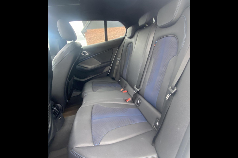 BMW 1-serie 118i High Executive M-sport/ Pano/ H&K/ VC/ Shadow/ Privacy