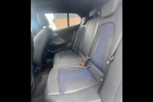 BMW 1-serie 118i High Executive M-sport/ Pano/ H&K/ VC/ Shadow/ Privacy