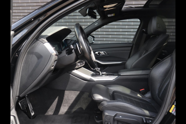 BMW 3 Serie Touring 320e xDrive High Executive M Sport Pakket Automaat / Live Cockpit Professional / Adaptief M Onderstel / Panoramadak / Stoelverwarming / Extra Getint Glas / LED / 19 Inch / Hifi / Lichtpakket