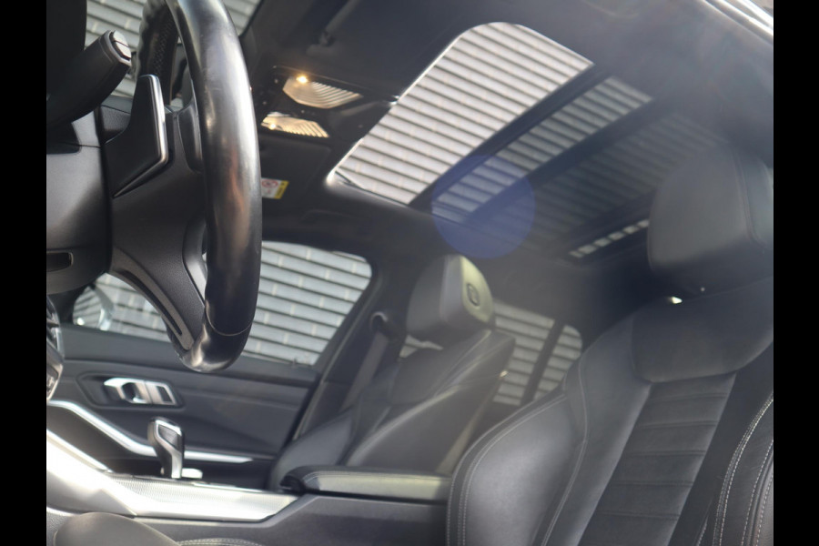 BMW 3 Serie Touring 320e xDrive High Executive M Sport Pakket Automaat / Live Cockpit Professional / Adaptief M Onderstel / Panoramadak / Stoelverwarming / Extra Getint Glas / LED / 19 Inch / Hifi / Lichtpakket