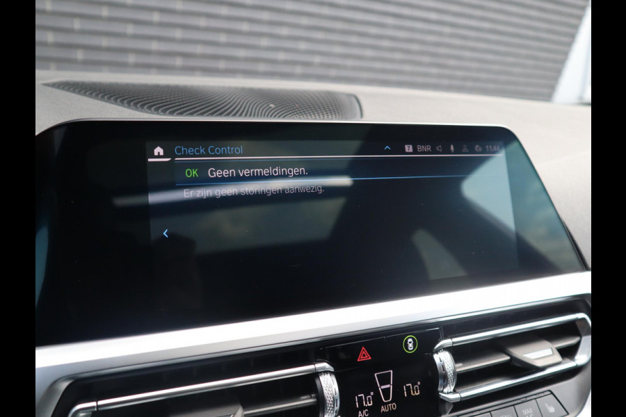 BMW 3 Serie Touring 320e xDrive High Executive M Sport Pakket Automaat / Live Cockpit Professional / Adaptief M Onderstel / Panoramadak / Stoelverwarming / Extra Getint Glas / LED / 19 Inch / Hifi / Lichtpakket