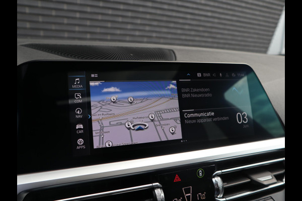 BMW 3 Serie Touring 320e xDrive High Executive M Sport Pakket Automaat / Live Cockpit Professional / Adaptief M Onderstel / Panoramadak / Stoelverwarming / Extra Getint Glas / LED / 19 Inch / Hifi / Lichtpakket