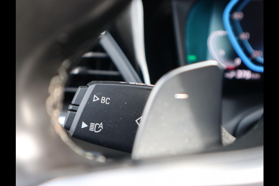 BMW 3 Serie Touring 320e xDrive High Executive M Sport Pakket Automaat / Live Cockpit Professional / Adaptief M Onderstel / Panoramadak / Stoelverwarming / Extra Getint Glas / LED / 19 Inch / Hifi / Lichtpakket