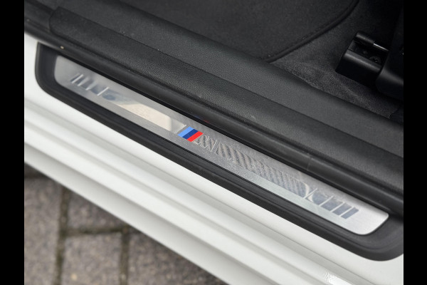 BMW 3 Serie Sedan 320i High Executive M Sport Pakket Automaat / Live Cockpit Professional / Hifi / LED / 19 Inch / DAB / Shadow Line / Neerklapbare Achterbank / M Achterspoiler / Stoelverwarming