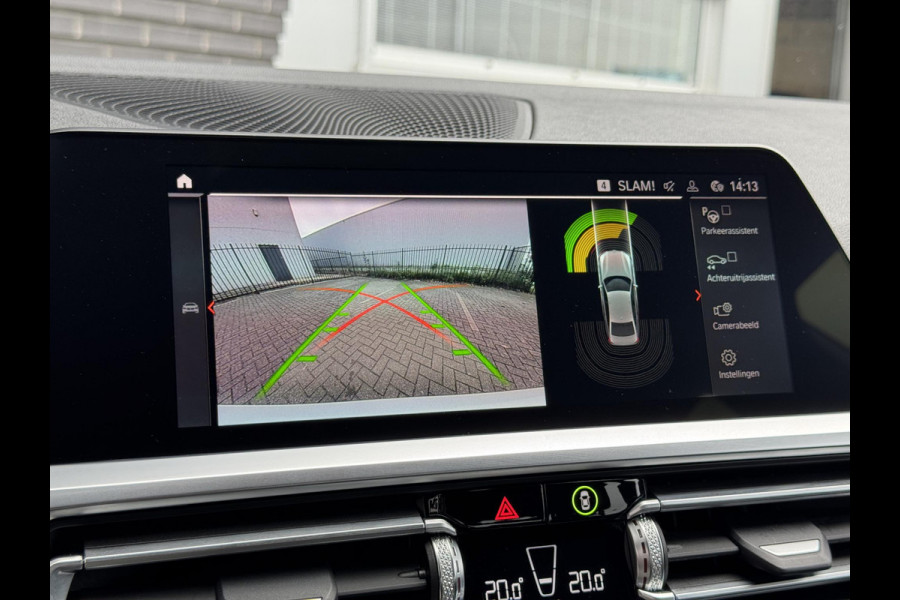 BMW 3 Serie Sedan 320i High Executive M Sport Pakket Automaat / Live Cockpit Professional / Hifi / LED / 19 Inch / DAB / Shadow Line / Neerklapbare Achterbank / M Achterspoiler / Stoelverwarming