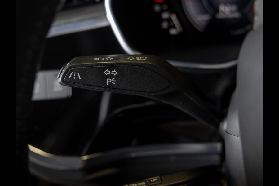 Audi Q3 35 TFSI 2x S Line / 150pk / Panorama dak / Achteruitrij camera / Keyless entry /