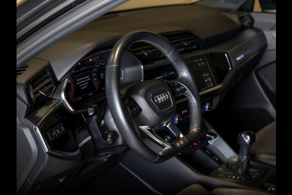 Audi Q3 35 TFSI 2x S Line / 150pk / Panorama dak / Achteruitrij camera / Keyless entry /