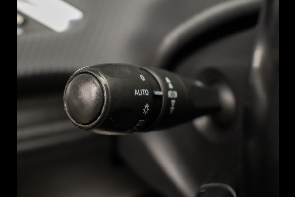 Peugeot 2008 1.2 PureTech Allure Sport (APPLE CARPLAY,NAVI,LED,CAMERA,LEDER,GETINT,CRUISE,CLIMATE,SPORTSTOELEN,LM VELGEN)