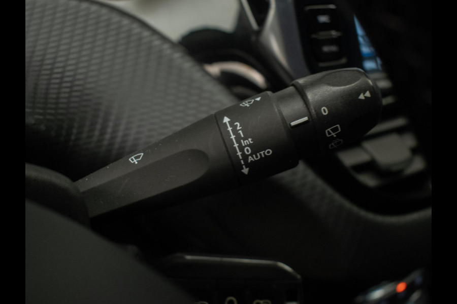 Peugeot 2008 1.2 PureTech Allure Sport (APPLE CARPLAY,NAVI,LED,CAMERA,LEDER,GETINT,CRUISE,CLIMATE,SPORTSTOELEN,LM VELGEN)