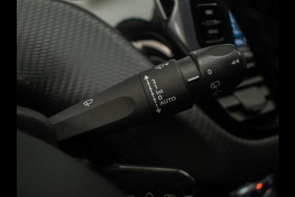 Peugeot 2008 1.2 PureTech Allure Sport (APPLE CARPLAY,NAVI,LED,CAMERA,LEDER,GETINT,CRUISE,CLIMATE,SPORTSTOELEN,LM VELGEN)