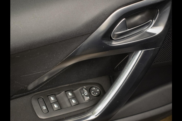 Peugeot 2008 1.2 PureTech Allure Sport (APPLE CARPLAY,NAVI,LED,CAMERA,LEDER,GETINT,CRUISE,CLIMATE,SPORTSTOELEN,LM VELGEN)