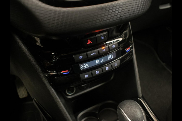 Peugeot 2008 1.2 PureTech Allure Sport (APPLE CARPLAY,NAVI,LED,CAMERA,LEDER,GETINT,CRUISE,CLIMATE,SPORTSTOELEN,LM VELGEN)