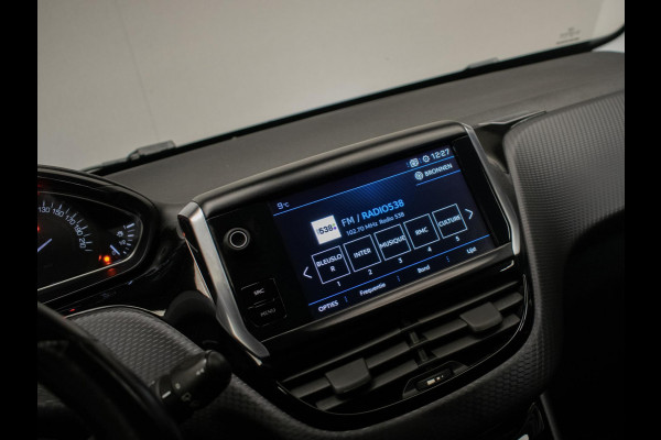 Peugeot 2008 1.2 PureTech Allure Sport (APPLE CARPLAY,NAVI,LED,CAMERA,LEDER,GETINT,CRUISE,CLIMATE,SPORTSTOELEN,LM VELGEN)