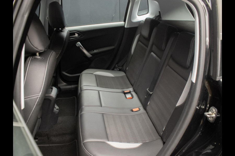 Peugeot 2008 1.2 PureTech Allure Sport (APPLE CARPLAY,NAVI,LED,CAMERA,LEDER,GETINT,CRUISE,CLIMATE,SPORTSTOELEN,LM VELGEN)