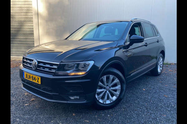 Volkswagen Tiguan 1.4 TSI R-Line |DSG | ACC |Trekhaak |Massagestoel|Stoel/stuurverw |Dealer onderh KM 52.900 !!!