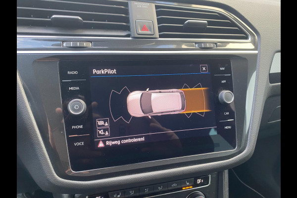 Volkswagen Tiguan 1.4 TSI R-Line |DSG | ACC |Trekhaak |Massagestoel|Stoel/stuurverw |Dealer onderh KM 52.900 !!!