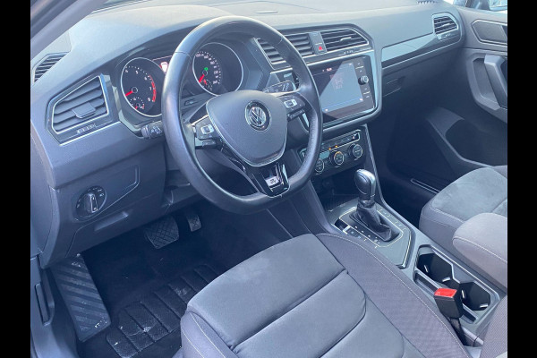 Volkswagen Tiguan 1.4 TSI R-Line |DSG | ACC |Trekhaak |Massagestoel|Stoel/stuurverw |Dealer onderh KM 52.900 !!!