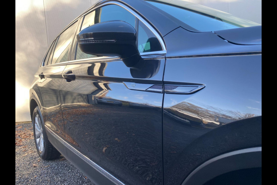 Volkswagen Tiguan 1.4 TSI R-Line |DSG | ACC |Trekhaak |Massagestoel|Stoel/stuurverw |Dealer onderh KM 52.900 !!!