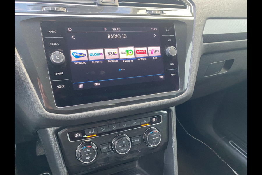 Volkswagen Tiguan 1.4 TSI R-Line |DSG | ACC |Trekhaak |Massagestoel|Stoel/stuurverw |Dealer onderh KM 52.900 !!!