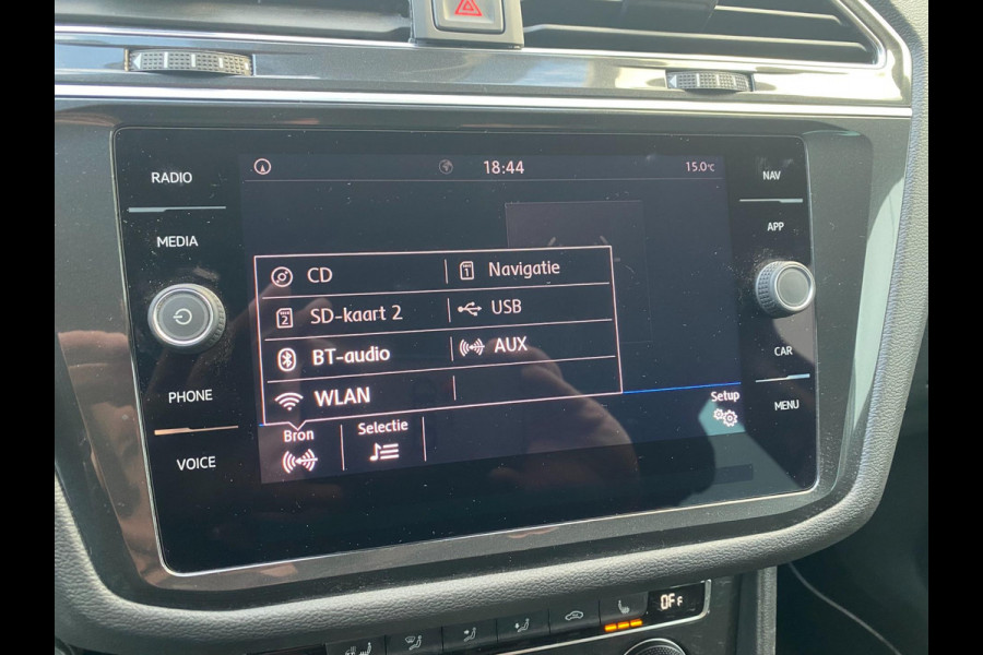 Volkswagen Tiguan 1.4 TSI R-Line |DSG | ACC |Trekhaak |Massagestoel|Stoel/stuurverw |Dealer onderh KM 52.900 !!!