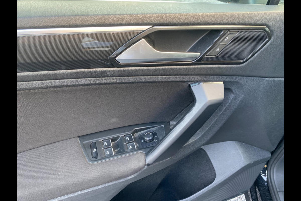 Volkswagen Tiguan 1.4 TSI R-Line |DSG | ACC |Trekhaak |Massagestoel|Stoel/stuurverw |Dealer onderh KM 52.900 !!!