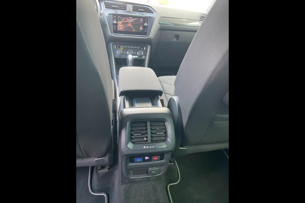 Volkswagen Tiguan 1.4 TSI R-Line |DSG | ACC |Trekhaak |Massagestoel|Stoel/stuurverw |Dealer onderh KM 52.900 !!!