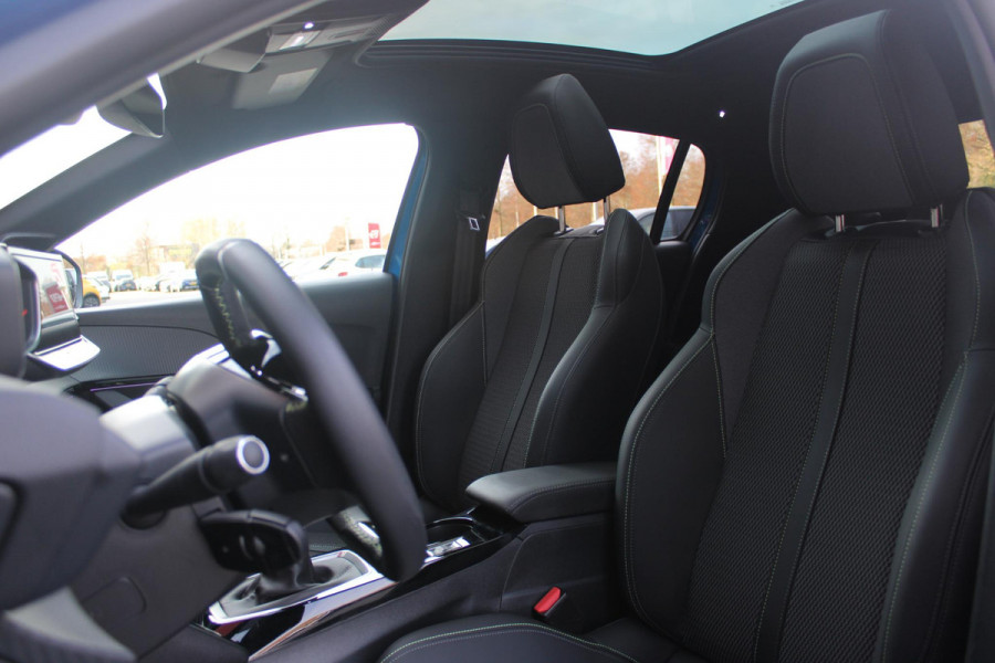 Peugeot 208 1.2 100PK GT | PANORAMA DAK | KEYLESS ENTRY/START | DRAADLOZE APPLE CARPLAY/ANDROID AUTO | CAMERA VOOR + ACHTER | DRAADLOZE TELEFOONLADER | 17" LICHTEMTALEN VELGEN | FULL LED KOPLAMPEN | DODEHOEK DETECTIE | PARKEERSENSOREN VOOR + ACHTER | CRUISE CONTROL | CLIMATE CONTROL |