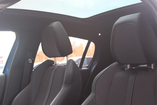 Peugeot 208 1.2 100PK GT | PANORAMA DAK | KEYLESS ENTRY/START | DRAADLOZE APPLE CARPLAY/ANDROID AUTO | CAMERA VOOR + ACHTER | DRAADLOZE TELEFOONLADER | 17" LICHTEMTALEN VELGEN | FULL LED KOPLAMPEN | DODEHOEK DETECTIE | PARKEERSENSOREN VOOR + ACHTER | CRUISE CONTROL | CLIMATE CONTROL |