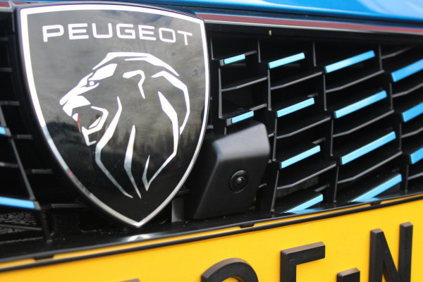 Peugeot 208 1.2 100PK GT | PANORAMA DAK | KEYLESS ENTRY/START | DRAADLOZE APPLE CARPLAY/ANDROID AUTO | CAMERA VOOR + ACHTER | DRAADLOZE TELEFOONLADER | 17" LICHTEMTALEN VELGEN | FULL LED KOPLAMPEN | DODEHOEK DETECTIE | PARKEERSENSOREN VOOR + ACHTER | CRUISE CONTROL | CLIMATE CONTROL |