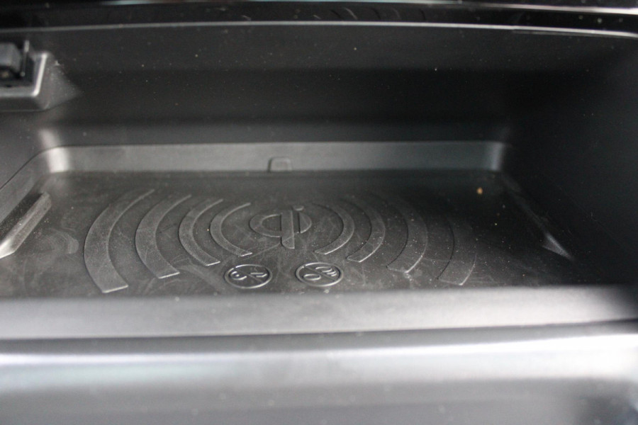 Peugeot 208 1.2 100PK GT | PANORAMA DAK | KEYLESS ENTRY/START | DRAADLOZE APPLE CARPLAY/ANDROID AUTO | CAMERA VOOR + ACHTER | DRAADLOZE TELEFOONLADER | 17" LICHTEMTALEN VELGEN | FULL LED KOPLAMPEN | DODEHOEK DETECTIE | PARKEERSENSOREN VOOR + ACHTER | CRUISE CONTROL | CLIMATE CONTROL |