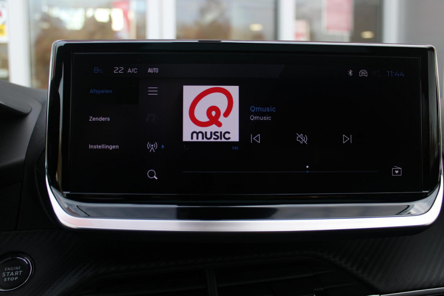 Peugeot 208 1.2 100PK GT | PANORAMA DAK | KEYLESS ENTRY/START | DRAADLOZE APPLE CARPLAY/ANDROID AUTO | CAMERA VOOR + ACHTER | DRAADLOZE TELEFOONLADER | 17" LICHTEMTALEN VELGEN | FULL LED KOPLAMPEN | DODEHOEK DETECTIE | PARKEERSENSOREN VOOR + ACHTER | CRUISE CONTROL | CLIMATE CONTROL |