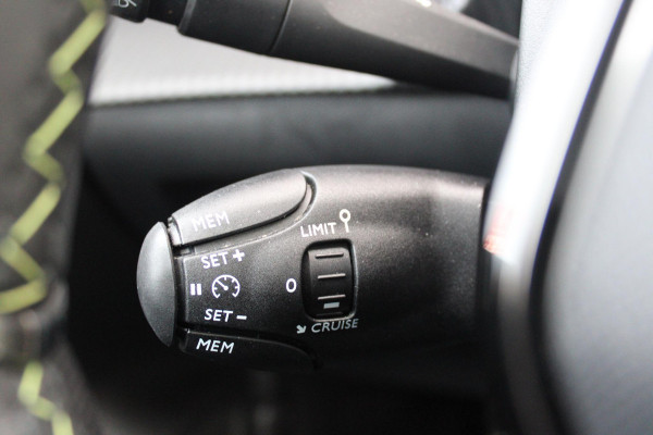 Peugeot 208 1.2 100PK GT | PANORAMA DAK | KEYLESS ENTRY/START | DRAADLOZE APPLE CARPLAY/ANDROID AUTO | CAMERA VOOR + ACHTER | DRAADLOZE TELEFOONLADER | 17" LICHTEMTALEN VELGEN | FULL LED KOPLAMPEN | DODEHOEK DETECTIE | PARKEERSENSOREN VOOR + ACHTER | CRUISE CONTROL | CLIMATE CONTROL |