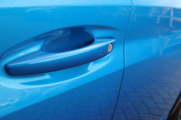 Peugeot 208 1.2 100PK GT | PANORAMA DAK | KEYLESS ENTRY/START | DRAADLOZE APPLE CARPLAY/ANDROID AUTO | CAMERA VOOR + ACHTER | DRAADLOZE TELEFOONLADER | 17" LICHTEMTALEN VELGEN | FULL LED KOPLAMPEN | DODEHOEK DETECTIE | PARKEERSENSOREN VOOR + ACHTER | CRUISE CONTROL | CLIMATE CONTROL |