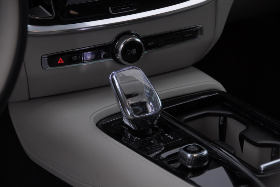 Volvo V60 T6 350PK Automaat AWD Ultra Bright / Massage stoelen / Long Range / 360 Camera / Harman Kardon audio / Head-up display / Panorama dak / Apple carplay / Android auto /